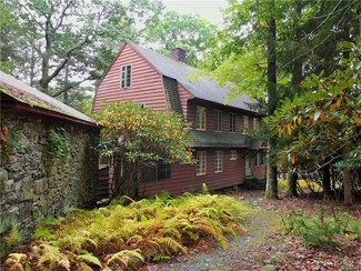 353 Knoll Dr, Buck Hill Falls, PA 18323