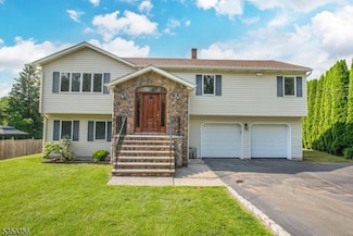 36 Bellows Ln, Towaco, NJ 07082