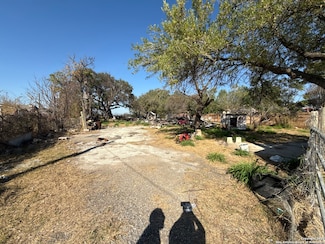 2288 Royal Oaks Dr, Poteet, TX 78065