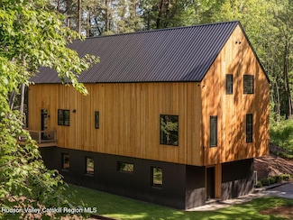 4 Sarah Ct, Rhinebeck, NY 12572