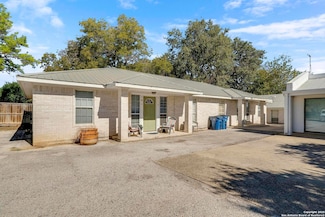 119 S Smith St, Pleasanton, TX 78064