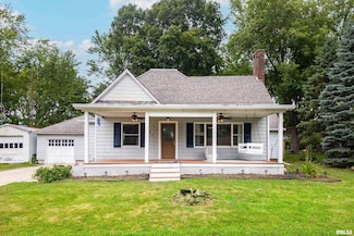 805 W 3rd St, Delavan, IL 61734