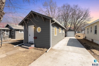 818 N Sherman Ave, Sioux Falls, SD 57103