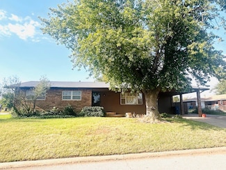 404 Chisholm Cir, Waukomis, OK 73773