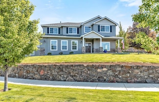 661 Forest Ridge Dr, Medford, OR 97504