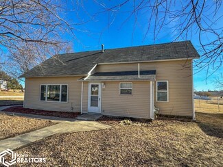 211 Colfax St, Holland, IA 50642