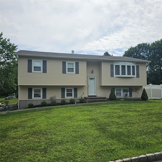 22 Woodridge Dr, Thiells, NY 10984