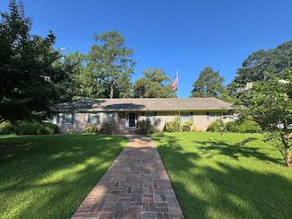 3106 Crestwood Dr, Laurel, MS 39440