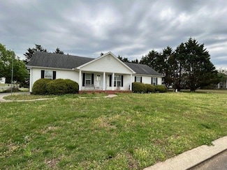 176 Elbert St, Chatsworth, GA 30705