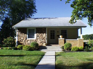 11431 Edgewater Ave, Hoagland, IN 46745