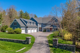 15 Olympic Dr, Falmouth, ME 04105