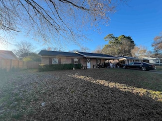 607 Golfcrest Dr, Longview, TX 75604