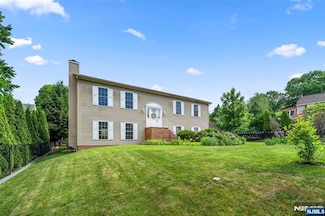 127 Clark Ave, Old Tappan, NJ 07675