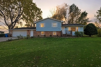 111 Sidehill Dr, Waterloo, IA 50701