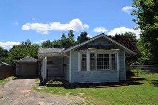 806 Locust St, Perry, OK 73077