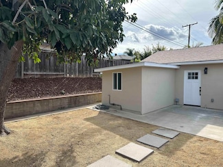 6877 Glenroy St, San Diego, CA 92120