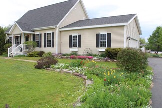 8 Cobblestone Dr, Morrisonville, NY 12962