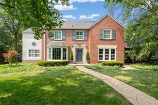 33 Berkshire Dr, Saint Louis, MO 63117
