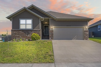 2433 W Twin Lakes Dr, Springfield, MO 65803