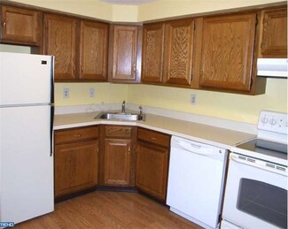 7608 Tamarron Dr Unit 8, Plainsboro, NJ 08536