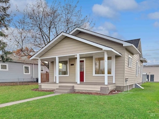 824 4th St, Clarkston, WA 99403