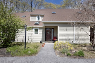 6 Linwood Rd, Freeport, ME 04032