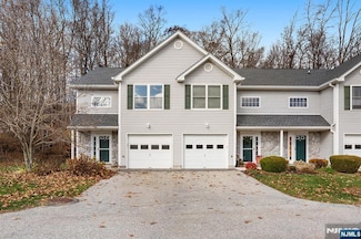 14 Druid Ln, Hamburg, NJ 07419