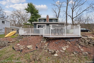 11549 Riverbank Ln, Pinckney, MI 48169