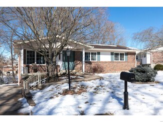 11289 Briarstone Dr, Saint Louis, MO 63126