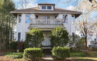 27 Westbourne Rd Unit 1, Newton Center, MA 02459