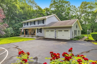 2 Naomi Ln, East Lyme, CT 06333