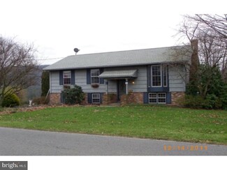 1715 W Maple St, Valley View, PA 17983