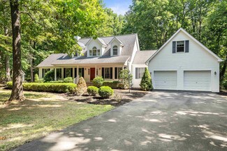 1069 Woodmont Dr, Staunton, VA 24401