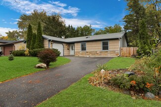380 Old Mill Grove Rd, Lake Zurich, IL 60047