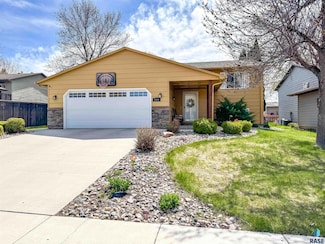 2204 S Melanie Ln, Sioux Falls, SD 57103