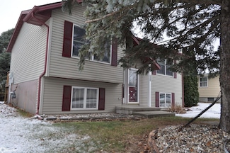 704 Mockingbird Dr, Carroll, IA 51401