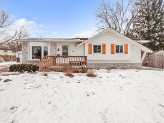 15 Donegal Ct, Ann Arbor, MI 48104