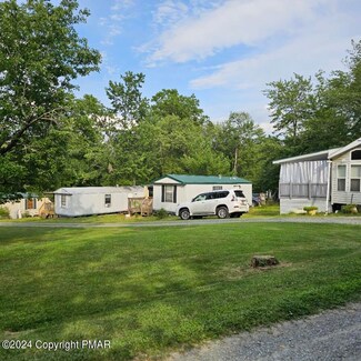 104 Bear Ln, Hawley, PA 18428