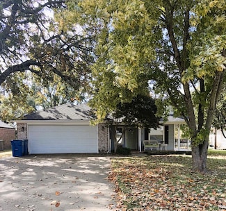 32 Shoreline Dr, Malakoff, TX 75148