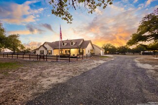 1480 Box House Rd, Lytle, TX 78052