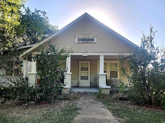 617 N Main St, Burden, KS 67019
