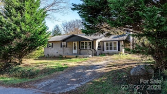 2283 Crestview St, Morganton, NC 28655