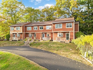 13 Lincoln Woods Ln, Waterville, ME 04901