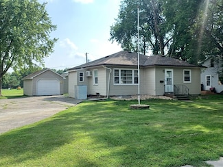 501 W 10th St, Morris, MN 56267