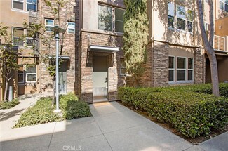 230 E Jeanette Ln, Santa Ana, CA 92705