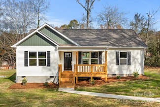 135 Orchard St, Forest City, NC 28043