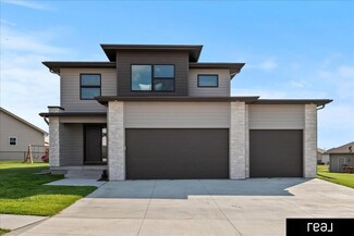 202 Augusta Dr, Treynor, IA 51575