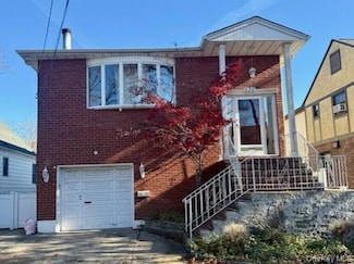 630 Ingraham Ln, New Hyde Park, NY 11040