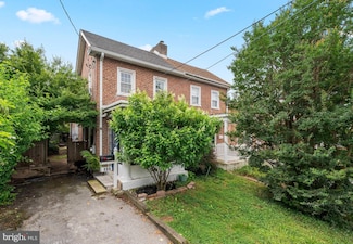 135 Simpson Rd, Ardmore, PA 19003