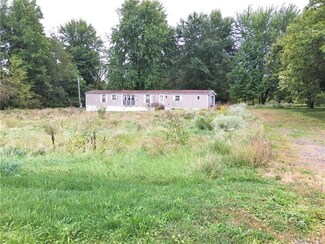 164 Maple Ln, Pulaski, PA 16143